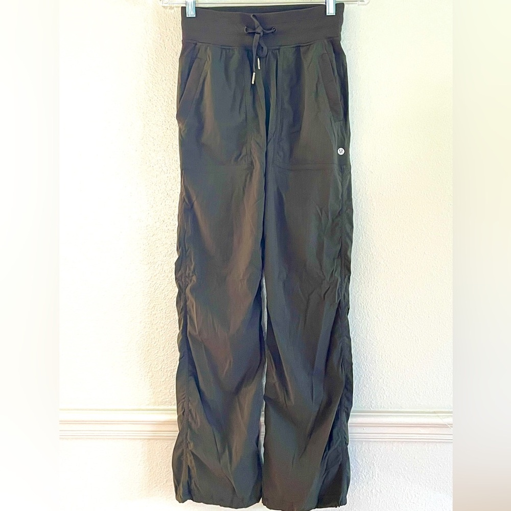 🍋RARE LIKE NEW Condition Lululemon Dance Studio Pants  ( NWT $128 )